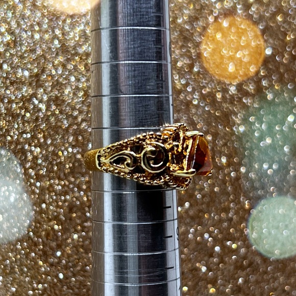 Vintage Lee Sands Triangular Amber Filigree Gold Hue Ring - Picture 2 of 8